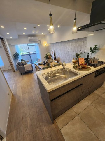 ベルヴィル大宮Ａ棟のキッチン|ペンダントライトが素敵です