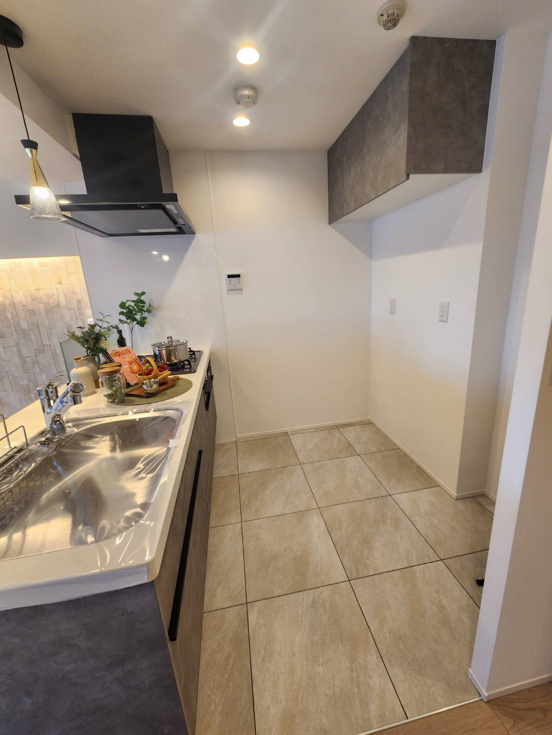 ベルヴィル大宮Ａ棟のキッチン|大きい冷蔵庫も余裕で置ける広さです