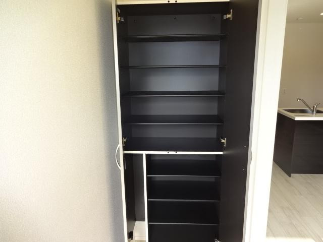 シャトー　ドゥ　ウエストの収納|下駄箱