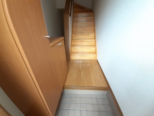 ヴィエルジュ大道の玄関