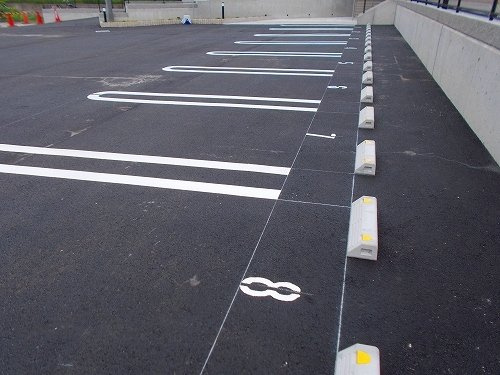 フェリシア御立の駐車場