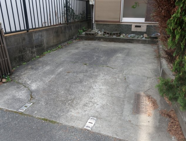 加古川市尾上町養田の一戸建ての駐車場
