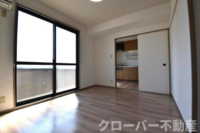 シャトレー西本の居間・リビング|洋室6.0帖