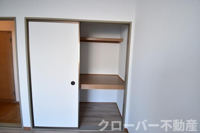 シャトレー西本の収納|押入
