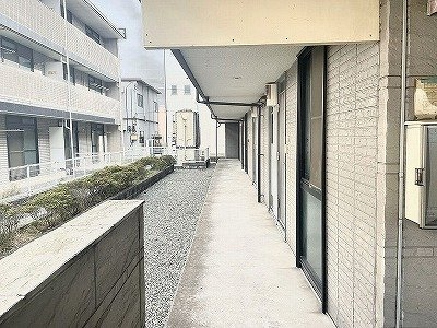 レオパレス宮田第３の玄関|1Ｆ玄関前