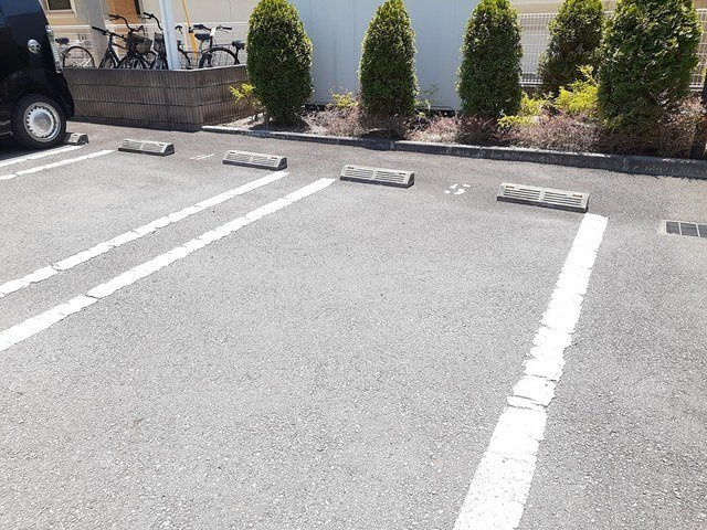 ワイズ　コンブリオⅣの駐車場