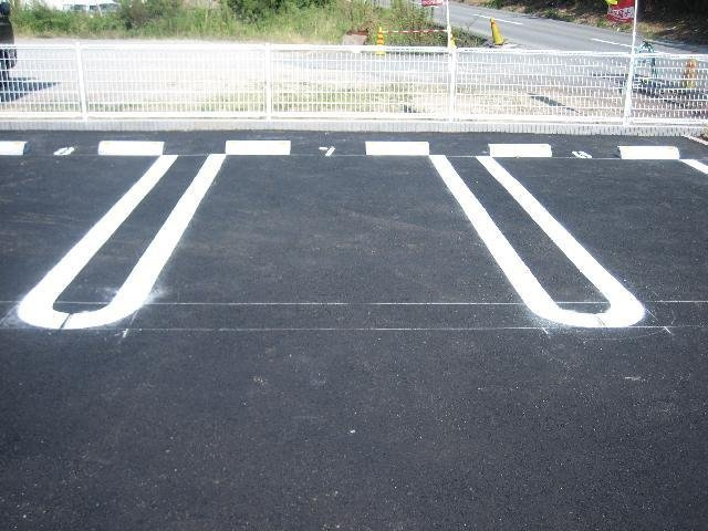 アウローラ市川の駐車場