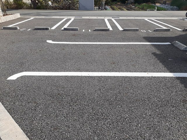 エスポワールⅣの駐車場