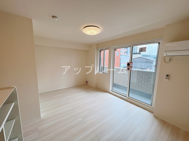 オレオール中央通の居間・リビング