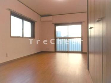 UMEホームの居間・リビング