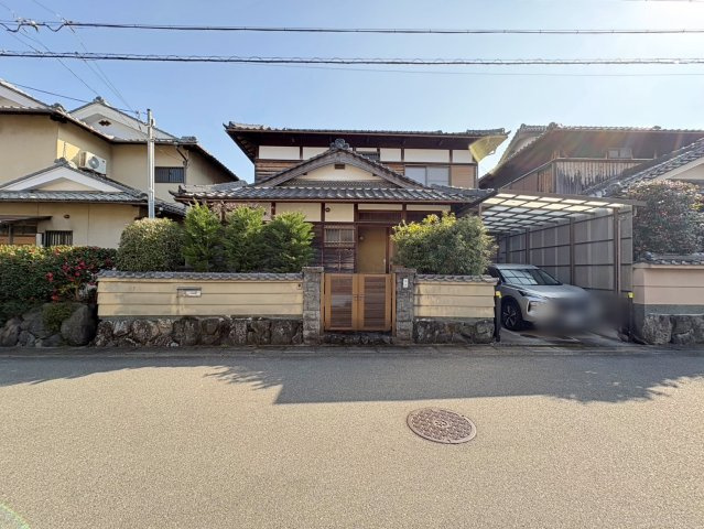 大原野西竹の里町一丁目　新築参考プランの外観|『お土地広々５３坪超！』
間口１１.８ｍ、前道６ｍと存在感あるおうちに♪見通しの良い前道で、お車の駐車も安心！（R8.2撮影）
