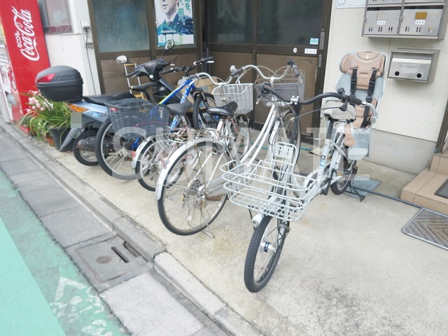 小島アパートのその他共用部分|駐輪スペース。