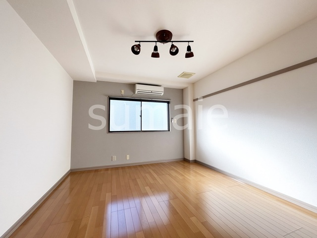 小島アパートの居間・リビング|洋室です！