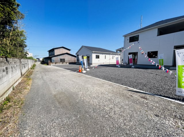 新築　伊勢崎田部井町第９　クレイドルガーデン　3号棟の前面道路含む現地写真|現地写真　南側接道幅員約4ｍ