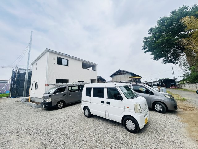 新築　伊勢崎田部井町第９　クレイドルガーデン　3号棟の駐車場|現地写真　駐車スペースは並列3台分可能です！

