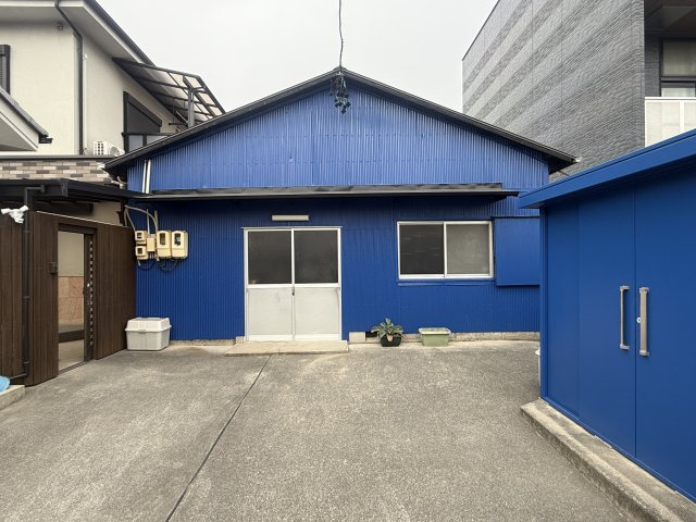 若山町4-56-1店舗の駐車場