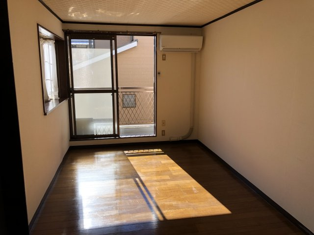 ニューライフ越塚の居間・リビング