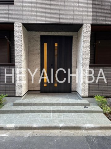 A' LA MAISON LUANAのエントランス