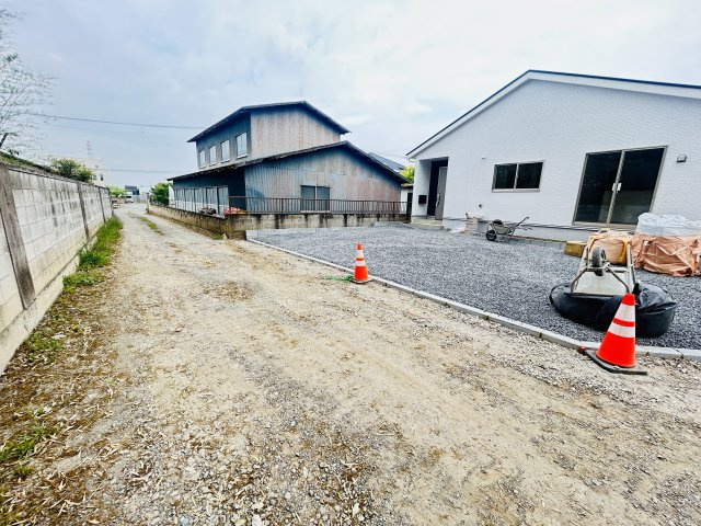 新築　伊勢崎田部井町第９　クレイドルガーデン　4号棟の前面道路含む現地写真|現地写真　南側接道幅員約4ｍ