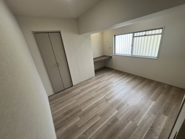 ハイマート弥刀の洋室