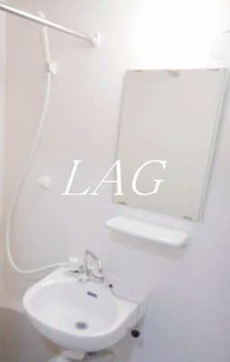 【洗面所】 | グローリア北千住 | 洗面台です。