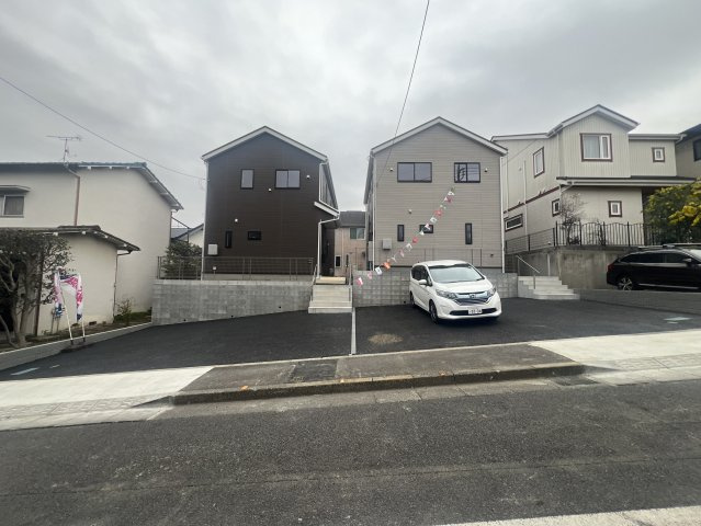 多摩市桜ケ丘第6の前面道路含む現地写真