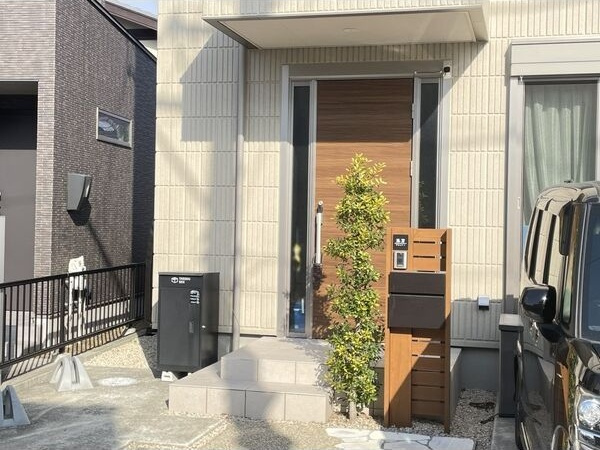 豊田市宮上町貸家のエントランス