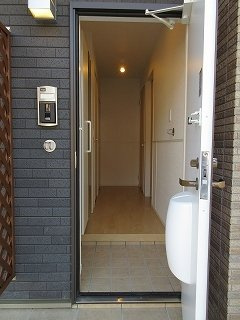 【玄関】 | ルミナスコウチＢ | 明るい玄関です