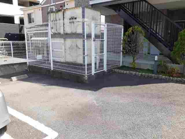 コウジィーコートⅡの駐車場