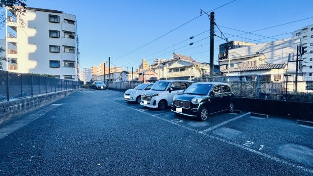 パークマンション熊高正門前新大江の駐車場