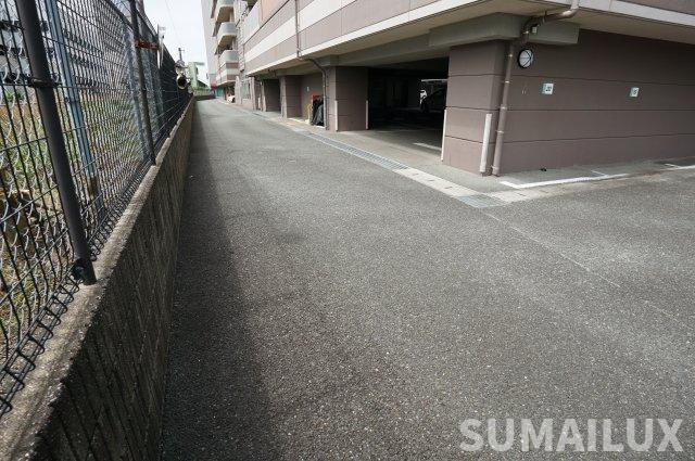 パークマンション熊高正門前新大江の駐車場