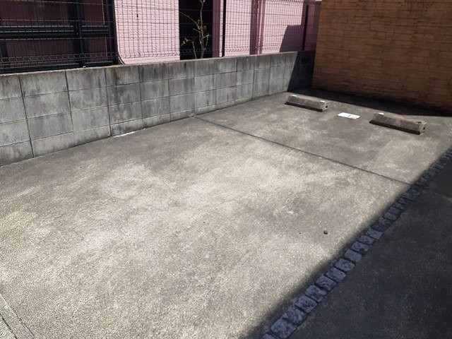 メープルコートの駐車場