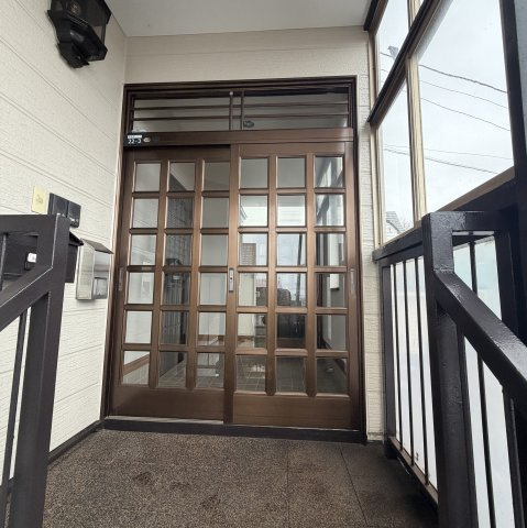 登別市常盤町3丁目22-3アパートのエントランス
