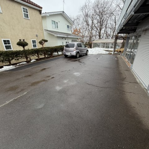 登別市常盤町3丁目22-3アパートの駐車場