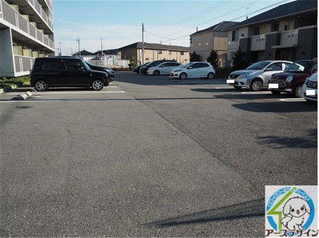 グラン・アビタシオンの駐車場|パース写真