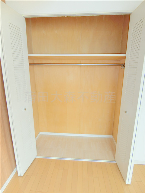 グランバリュー羽田の収納|洋室5.5帖の収納　クローゼット