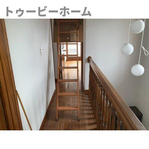 エクセルタウン花園戸建Ⅳの内装|明るい色調の室内です