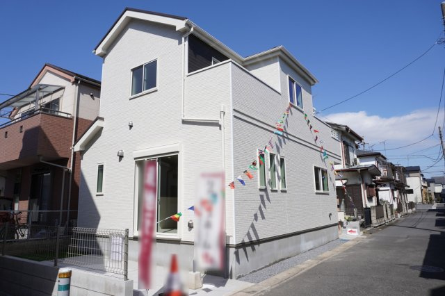 越谷市大字大里 新築分譲住宅の外観