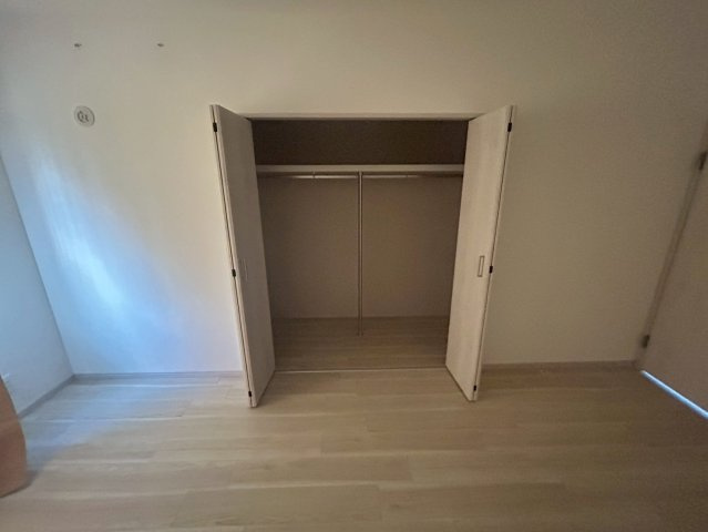 長岡天神ハイツ6号棟の収納|枕棚、ハンガーパイプ付きです◎