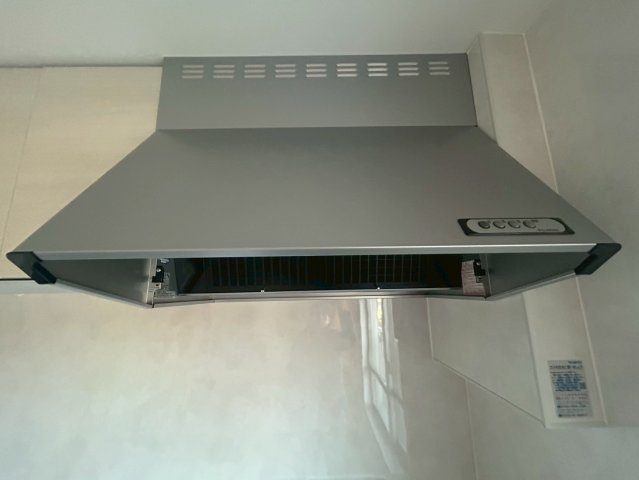 長岡天神ハイツ6号棟のその他|レンジフードも主張しないデザインでインテリアに溶け込みます。