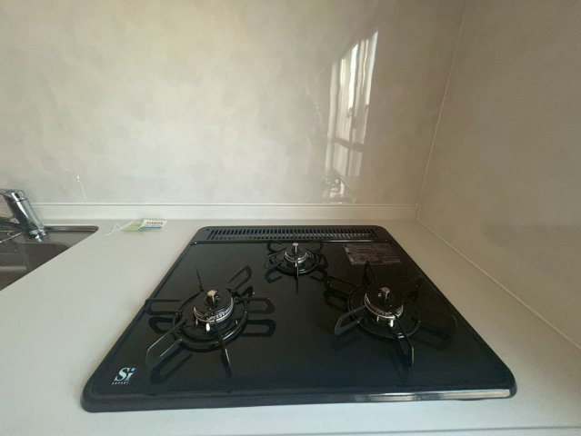 長岡天神ハイツ6号棟のその他|３つ口コンロは同時調理ができ、便利です。