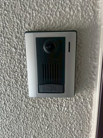 長岡天神ハイツ6号棟の防犯設備|TVモニター付きインターホン。防犯上、安心です◎