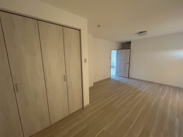 長岡天神ハイツ6号棟の洋室|明るい色調の居室です◎