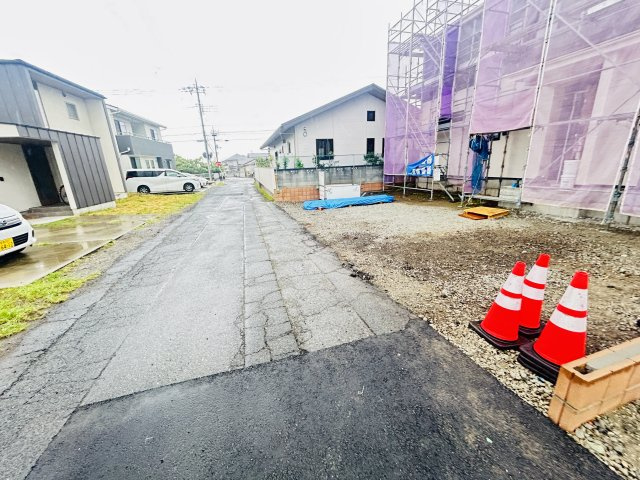 新築　渋川市半田第6　2号棟の前面道路含む現地写真|現地写真　北側接道幅員約4ｍ	