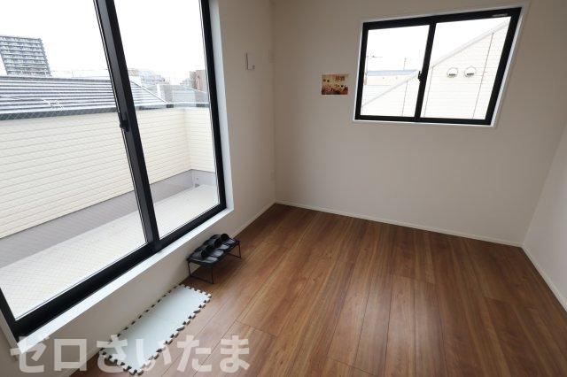 《仲介手数料無料》浦和区領家１丁目9-8新築一戸建てケイアイグレイスの洋室|3階 5.3帖