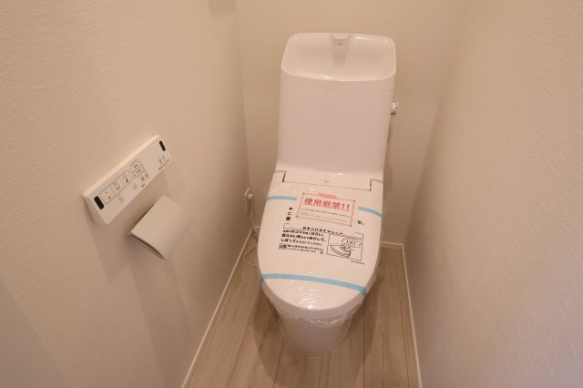 《仲介手数料無料》浦和区領家１丁目9-8新築一戸建てケイアイグレイスのトイレ