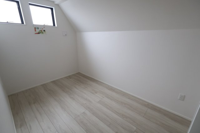 《仲介手数料無料》浦和区領家１丁目9-8新築一戸建てケイアイグレイスの洋室