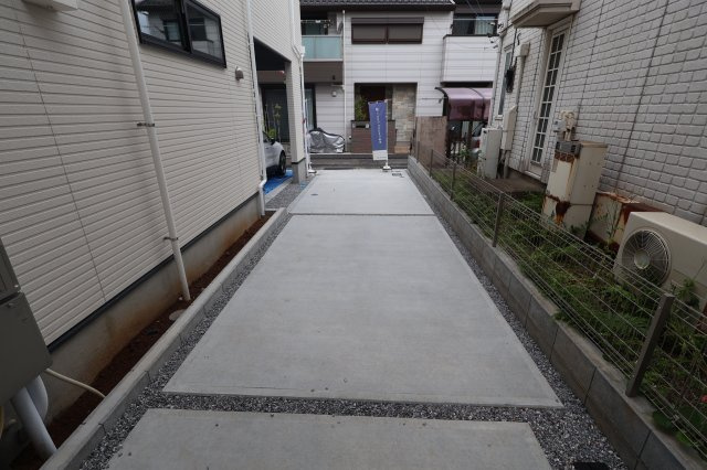 《仲介手数料無料》浦和区領家１丁目9-8新築一戸建てケイアイグレイスの駐車場
