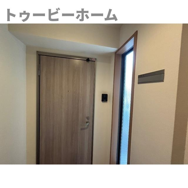 リブレス新河岸Ⅴ　旧新河岸元寮の玄関|収納もある玄関です