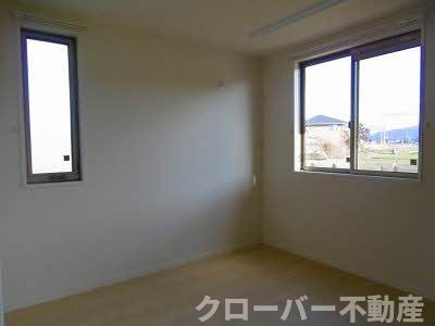 プロヌーブ生野原 B棟の洋室